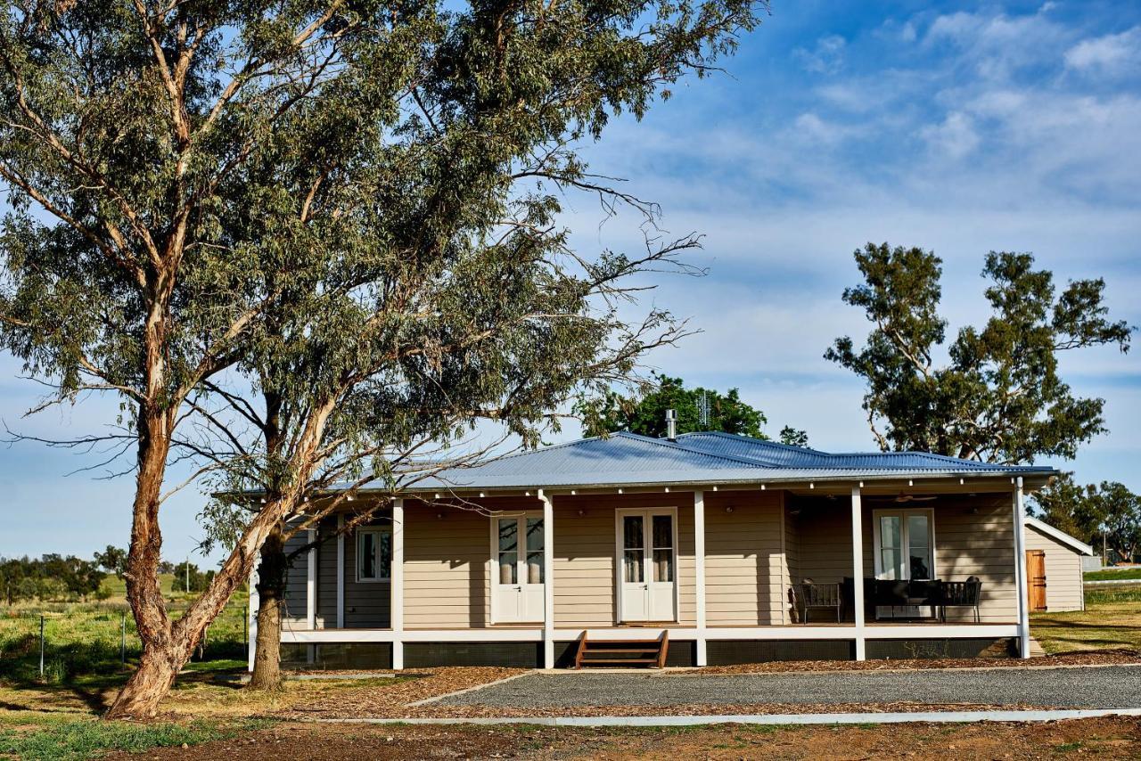 Goonoo Goonoo Station Hotel Tamworth Exterior foto The former station master's house at the station