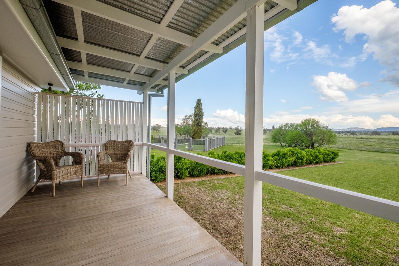 Goonoo Goonoo Station Hotel Tamworth Exterior foto A view from the balcony of a two-bedroom apartment at the Village at the Park